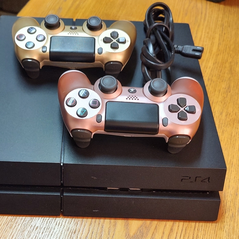 PLAYSTATION 4